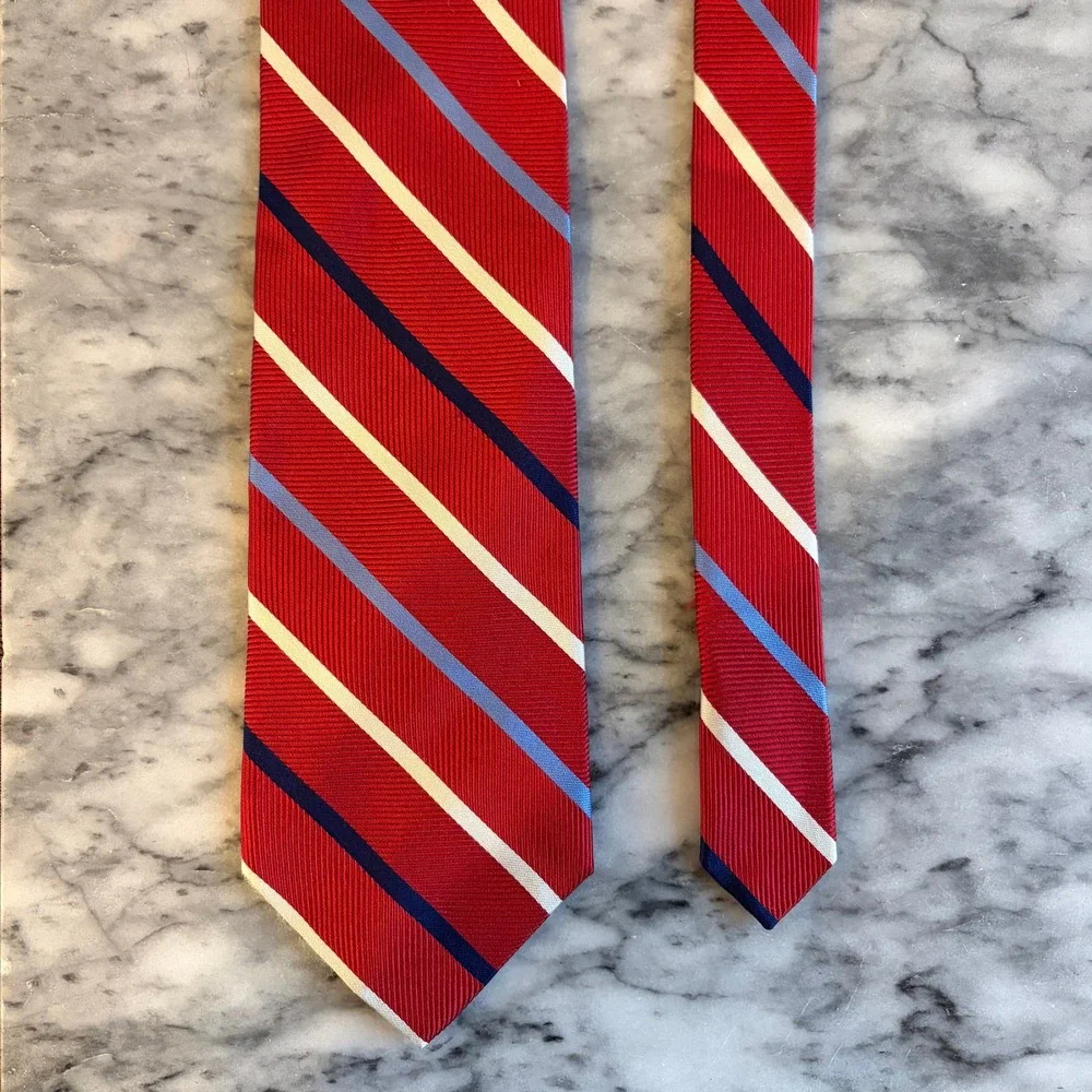 Brooks Brothers Maker 100% Silk Red Navy Blue Regimental Stripe Jacquard ReppTie